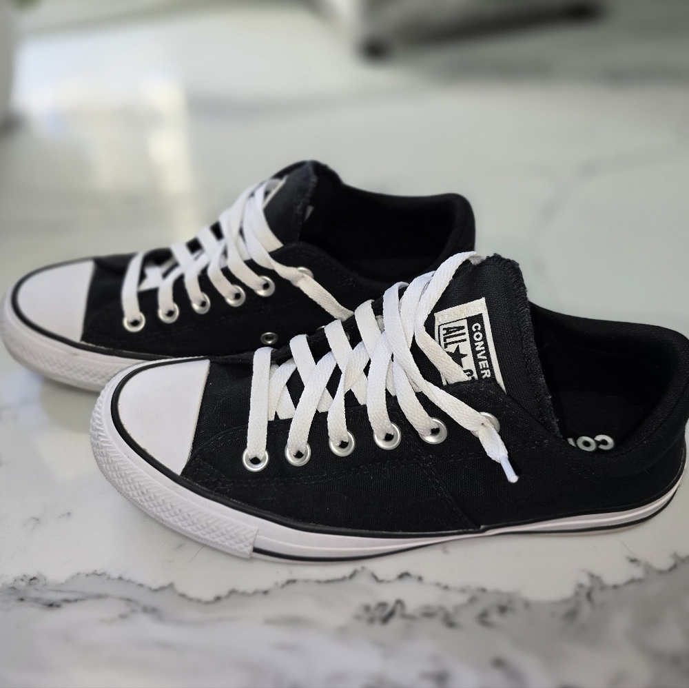 Converse - Picture 3 of 5